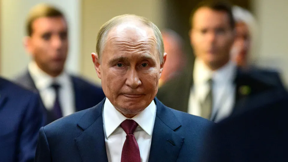 После ударов по нефтяному терминалу в Туапсе и распространения «кислотного» смога на сотни километров власти заняты совещаниями и церемониями, а не ликвидацией последствий катастрофы, которую экологи называют крупнейшей в регионе.