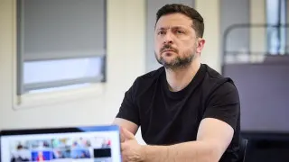 Президент Украины Владимир Зеленский считает, что усиливающиеся блокировки интернета и мессенджеров в России связаны с подготовкой к новой массовой мобилизации и возможному крупному наступлению в Украине, а также с намерением проверить реакцию НАТО через провокацию в странах Балтии.
