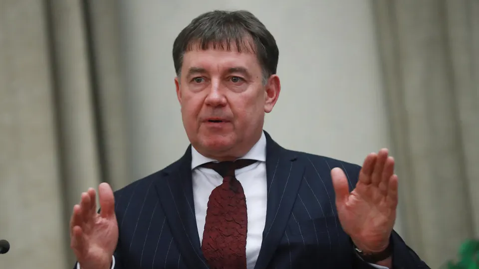Мосгорсуд отклонил апелляцию Виктора Момотова и оставил в силе решение о национализации его имущества и сети отелей Marton на 9 млрд рублей. Генпрокуратура связывает бывшего судью с криминальными авторитетами, уклонением от налогов и использованием гостиниц для организации проституции с участием несовершеннолетних.