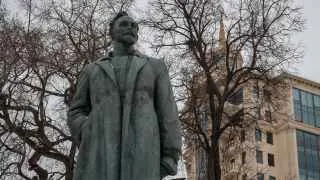 Президент Владимир Путин распорядился вернуть Академии ФСБ имя основателя ВЧК Феликса Дзержинского, впервые публично обозначив отношение к фигуре, долго считавшейся символом советских репрессий.
