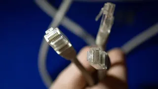 Крупные российские ИТ-компании призвали создать согласительный орган по интернет-блокировкам, предупредив о рисках массовых отключений VPN и «белых списков» для работы инфраструктуры Рунета и разработчиков.