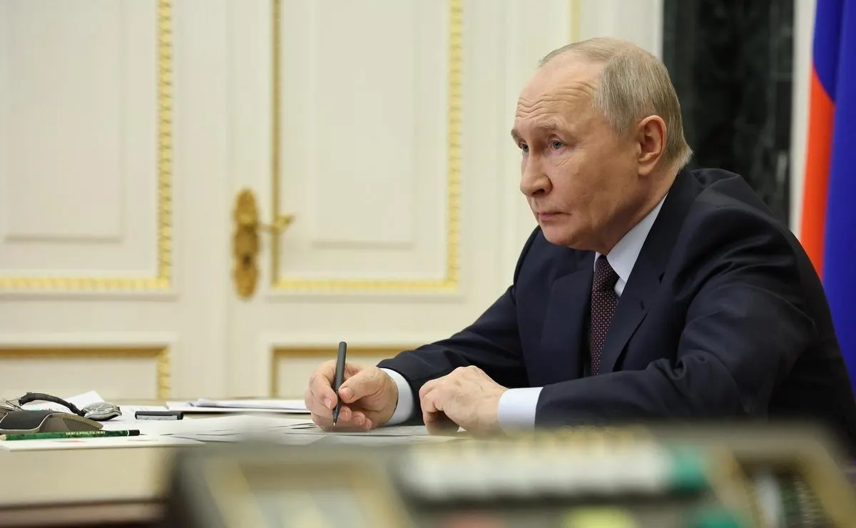 Президент назвал блокировки интернета в российских регионах допустимой мерой ради безопасности, заявил о приоритете борьбы с терактами и поручил силовым ведомствам лучше координировать действия с гражданскими властями.