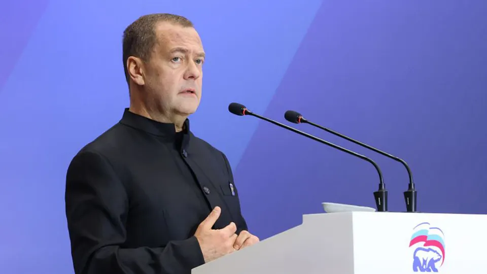 Заместитель председателя Совета безопасности заявил, что угроза ядерного апокалипсиса реальна. На фоне истечения СНВ‑III обсуждаются перспективы переговоров, возможная модернизация арсеналов и временное соблюдение прежних ограничений.