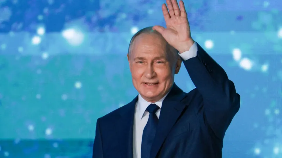 Президент Владимир Путин поручил сохранить доступ к Госуслугам, платёжным системам и сервисам записи к врачу даже при ограничениях мобильного интернета, которые, по его словам, связаны с мерами по предотвращению терактов.