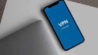 Российские пользователи VPN вскоре могут столкнуться с невозможностью оплачивать сервисы с банковских карт, а провайдеры предупреждают о риске масштабных блокировок серверов и призывают учитывать высокие инфраструктурные риски при покупке подписок.