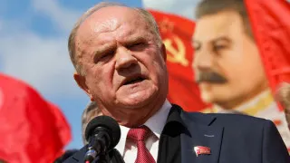 Лидер КПРФ Геннадий Зюганов на заседании Госдумы заявил, что в России складываются предпосылки для повторения событий 1917 года из‑за резкого ухудшения экономической ситуации, и посетовал, что власти прислушиваются к обращению блогера Виктории Бони, а не к многолетним инициативам коммунистов.
