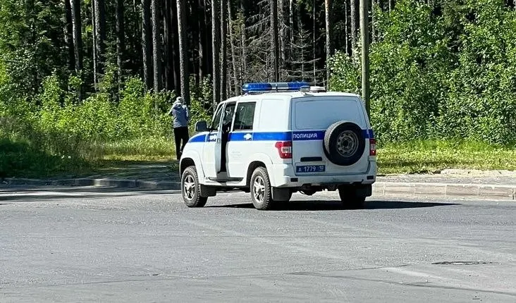 Нападение произошло 18 мая около рекламного билборда; пострадавший просит очевидцев откликнуться и помочь установить личность нападавшего.