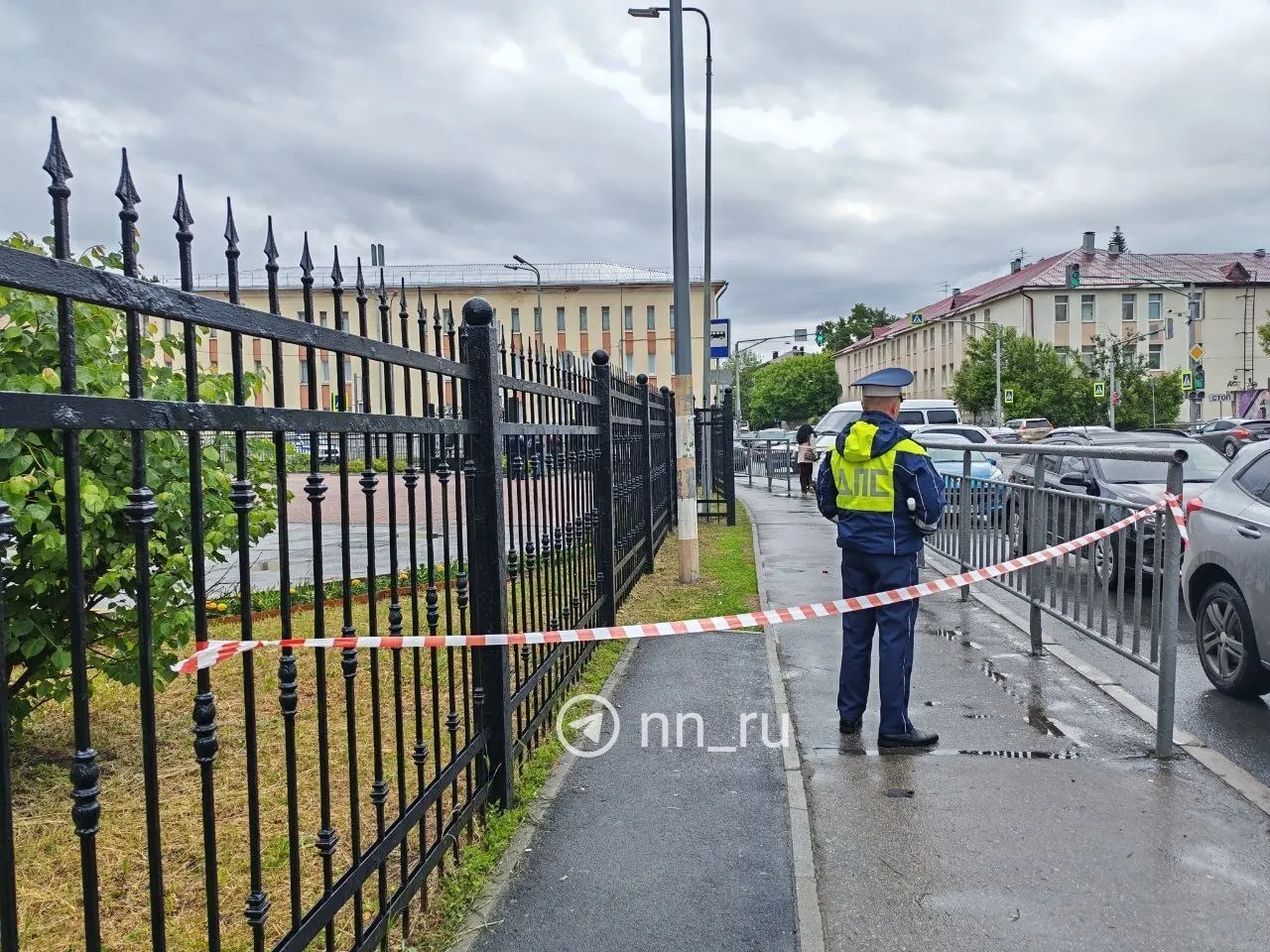 По данным властей, в Нижнем Новгороде повреждено здание областного суда, пострадавших нет. Минобороны сообщает о 62 сбитых БПЛА по всей стране.