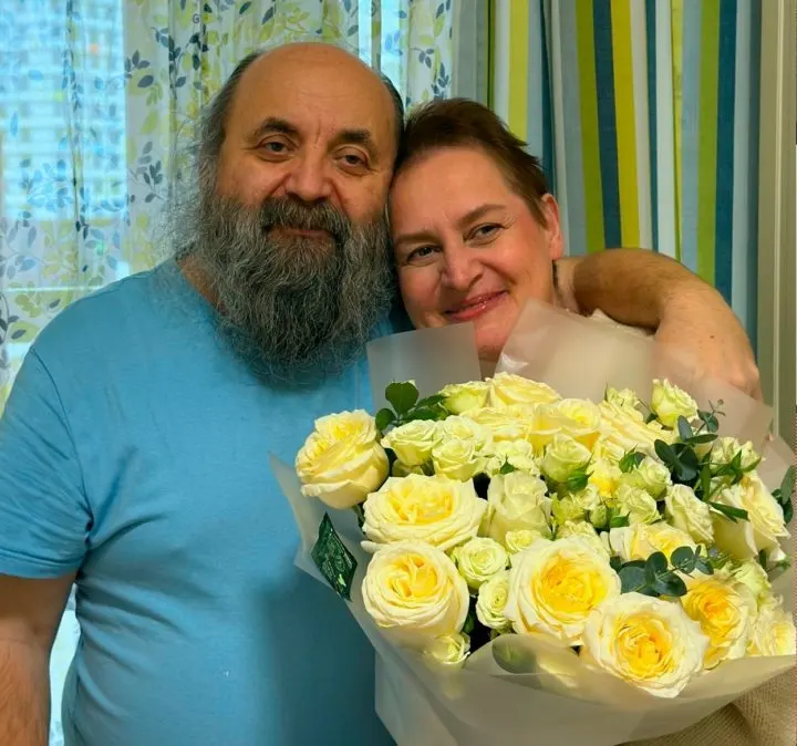 Наталья Вяхирева проходит лечение в московском онкоцентре. Семье с шестью детьми требуется помощь на дорогостоящие препараты — один курс обходится примерно в 580 тысяч рублей.