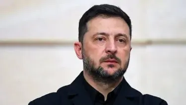 Вечером 10 мая президент Украины Владимир Зеленский заявил, что российские силы продолжают боевые действия вопреки перемирию: за сутки зафиксировано свыше 150 штурмовых действий, более сотни обстрелов и почти 10 тысяч ударов дронами-камикадзе.