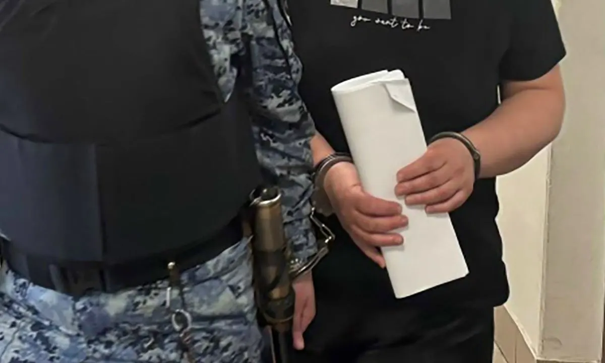 В Петрозаводский городской суд в сопровождении конвоя привезли экс‑ и действующих руководителей компаний — у прокуратуры и следствия возникли вопросы к обоснованию задержаний и приведённым доводам.