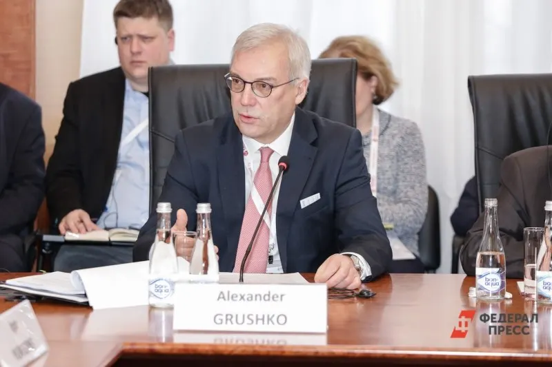 Замминистра иностранных дел Александр Грушко предупредил, что любые попытки Альянса блокировать или применять силу против Калининградской области повлекут серьёзные последствия, отметив рост военной активности в Балтийском регионе.