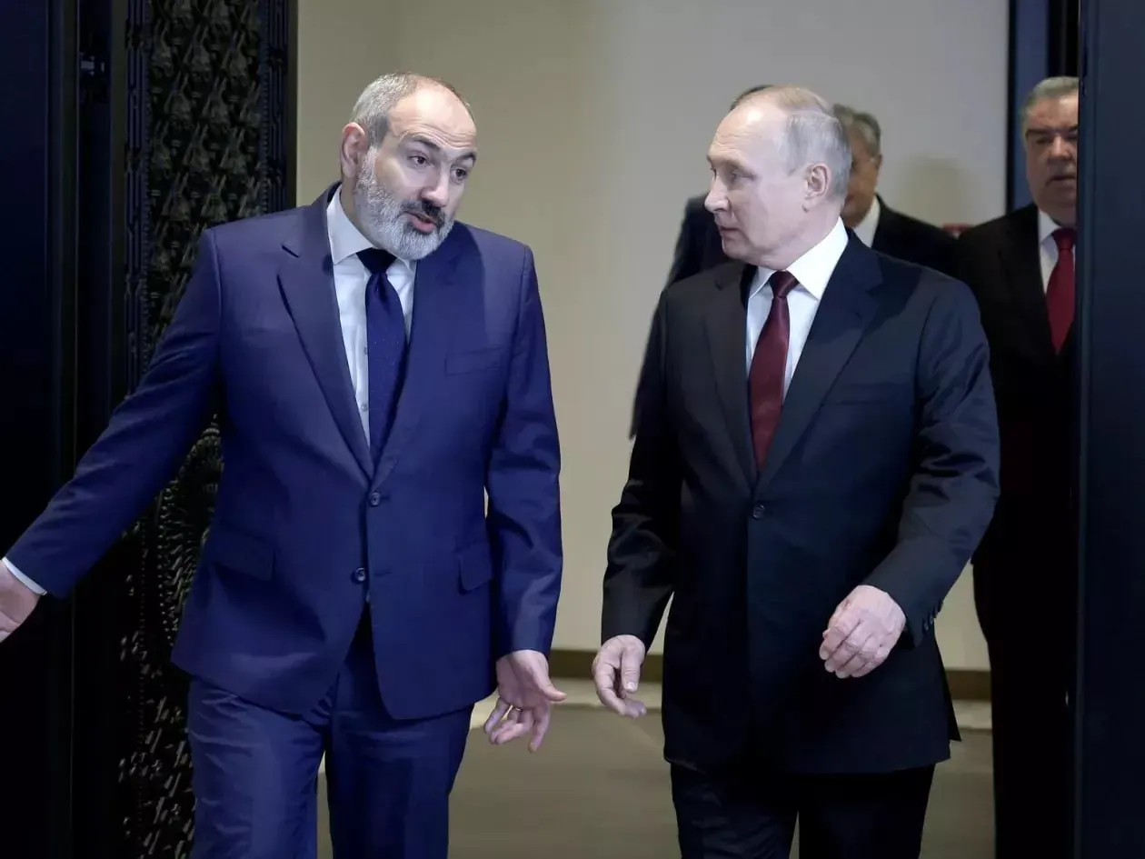 Премьер-министр Никол Пашинян заявил, что Ереван не вступит в санкционный режим Евросоюза в отношении России, но и не будет способствовать обходу санкций; европейские специалисты, по его словам, не нашли подтверждений помощи в обходе.