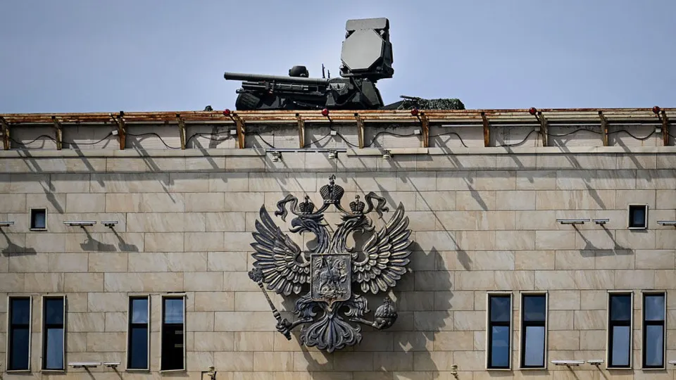 Перед парадом 9 мая к столице перекинули значительные силы ПВО, что ослабило прикрытие других регионов и увеличило риск ударов по энергетической и военной инфраструктуре со стороны украинских беспилотников.