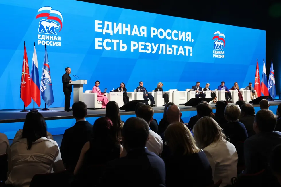 Политблок администрации президента рекомендовал прокремлёвским изданиям избегать слов «запрет» и «запрещать» в заголовках и текстах, предлагать мягкие формулировки и подчёркивать «позитивные» инициативы партии власти.