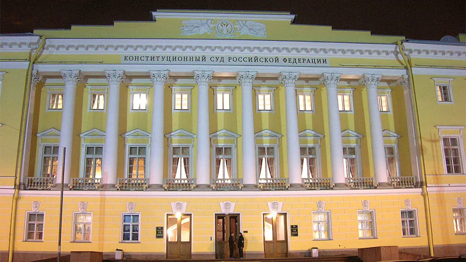 Председатель Конституционного суда заявил, что иски по коррупции не должны подпадать под обычные сроки исковой давности. Это укрепляет практику деприватизации и передачи крупных активов государству.