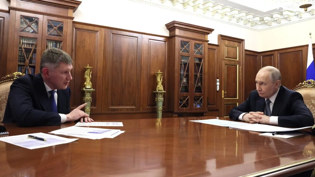 Министр экономического развития сообщил президенту, что Россия сокращает разрыв по ВВП на душу населения и по темпам роста превзошла США, несмотря на санкции; по данным МВФ, в 2026 году ВВП на душу составляет $18 530 (66-е место).