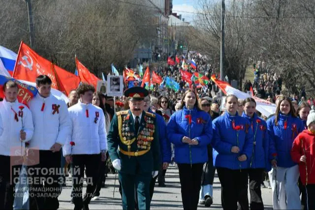 Администрация Сортавальского округа отменили официальный митинг и шествие к Братской могиле советских воинов в День Победы. Официально это объяснили соображениями безопасности; возложить цветы к мемориалу можно будет в течение дня.