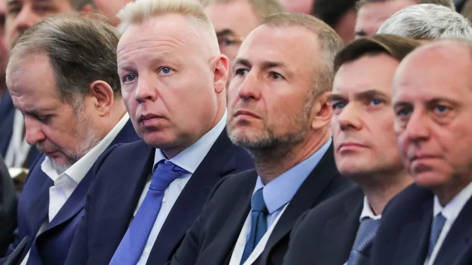 Российское бизнес‑объединение выступило за закрытие доступа к материалам дел, в которых компании требуют возмещения убытков от санкций; инициатива обсуждается в администрации и между ведомствами, есть и налоговый аспект.