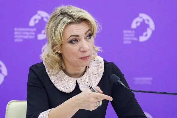 Официальный представитель МИД РФ заявила, что сотрудники Госдепа уведомляют российских дипломатов о том, что их дети, родившиеся в США, автоматически получили американское гражданство, хотя семьи не подавали соответствующих заявлений.