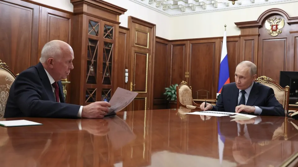 Глава «Ростеха» сообщил, что серийное производство МС‑21 начнётся в 2027 году. Отсрочки коснулись также SSJ‑100 и Ил‑114‑300, а планы по замещению западных лайнеров пересмотрены в сторону сокращения.