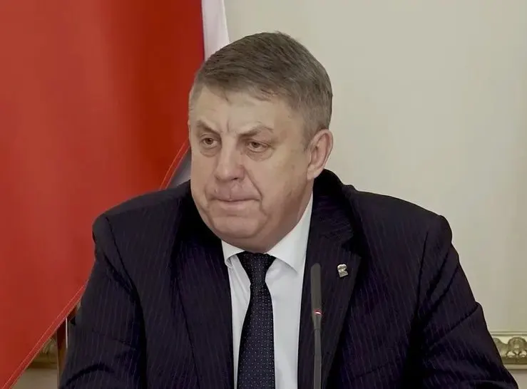 13 мая Владимир Путин принял отставку губернатора Брянской области Александра Богомаза. Через сутки ЦИК утвердил его назначение в Госдуму от «Единой России». Одновременно ушёл губернатор Белгородской области Вячеслав Гладков.