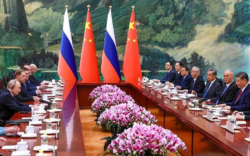 Двухдневный визит президента РФ в Китай завершился. Стороны подписали совместное заявление, продлили безвиз для россиян и объявили о крупных проектах в энергетике, инфраструктуре и сотрудничестве с третьими странами.