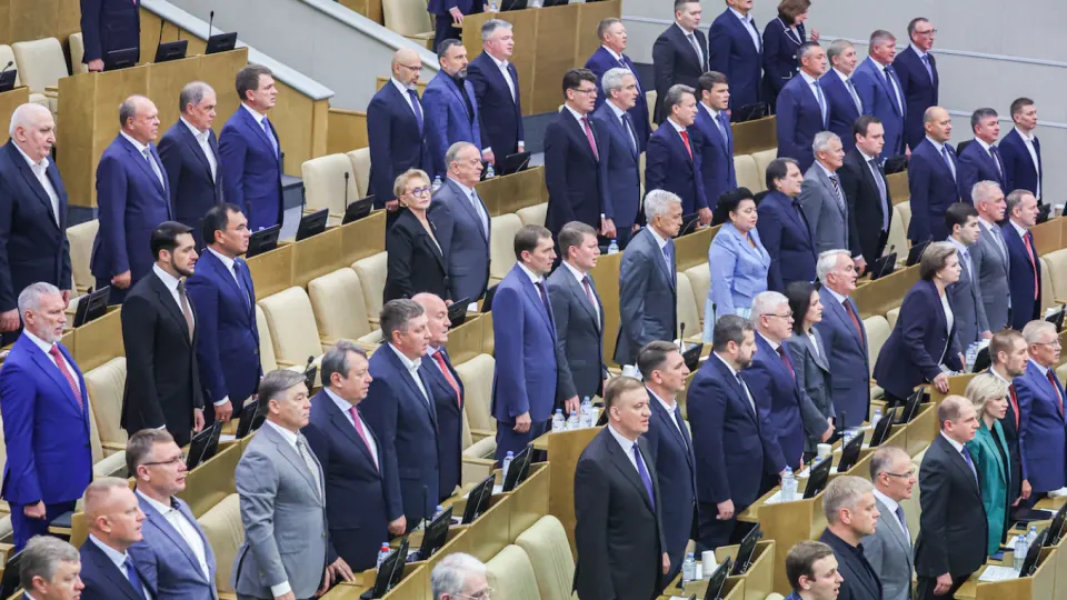 Принятый во втором и третьем чтениях закон даёт президенту право направлять армию за границу для защиты российских граждан в случаях ареста, задержания или преследования, а также расширяет основания для зарубежного использования вооружённых сил.