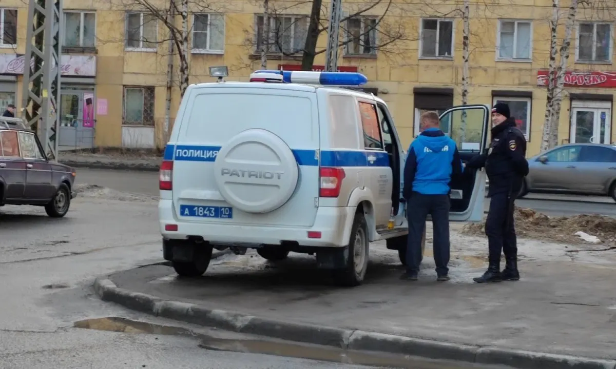 В&nbsp;Петрозаводске на&nbsp;детской площадке ножевое ранение у&nbsp;мужчины