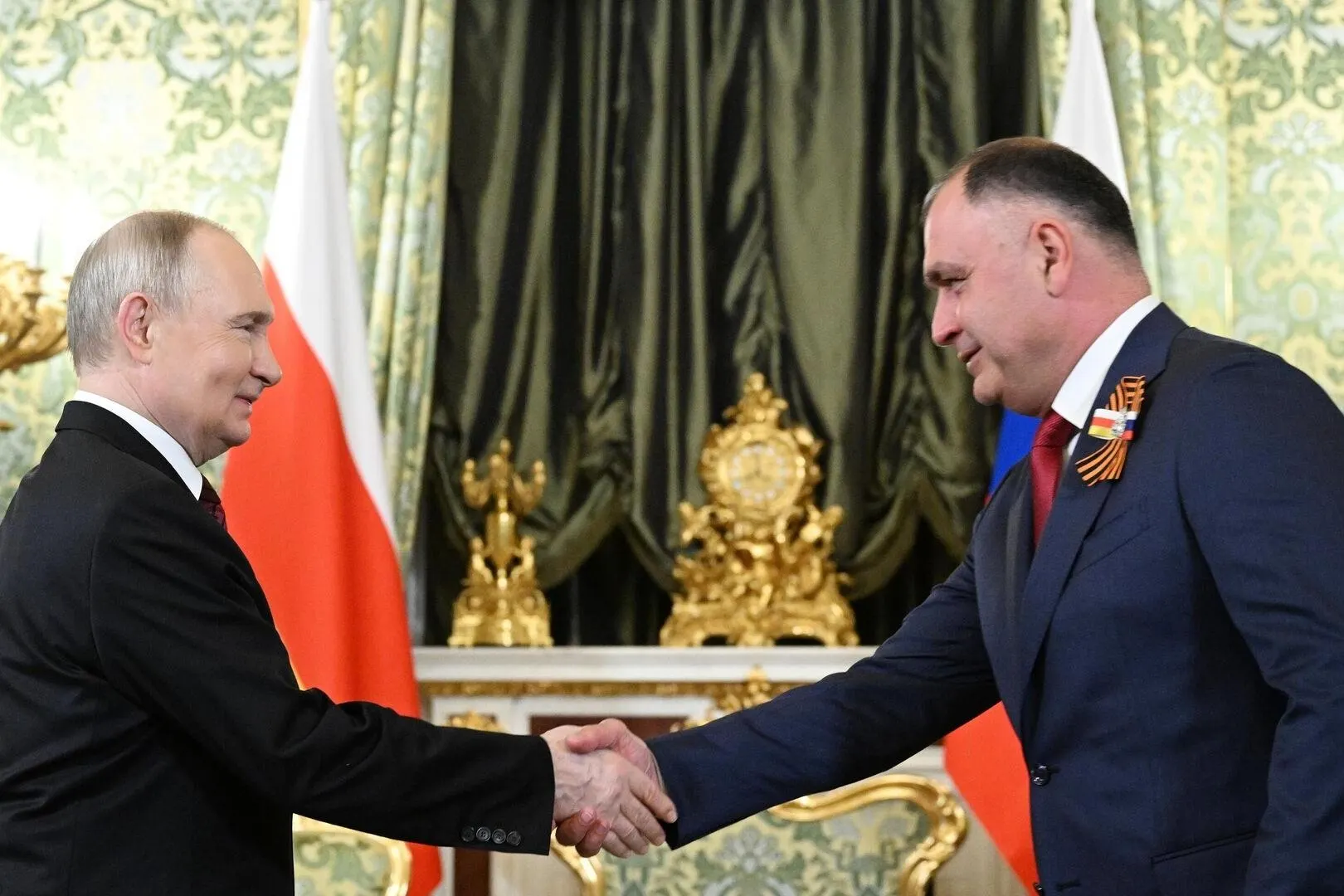 Президент внес на ратификацию в Государственную Думу договор о поэтапной синхронизации законодательства и создании единого экономического пространства между Россией и Южной Осетией; документ предполагает взаимное признание документов, координацию в оборонной и внешней политике и меры по социальной защите.