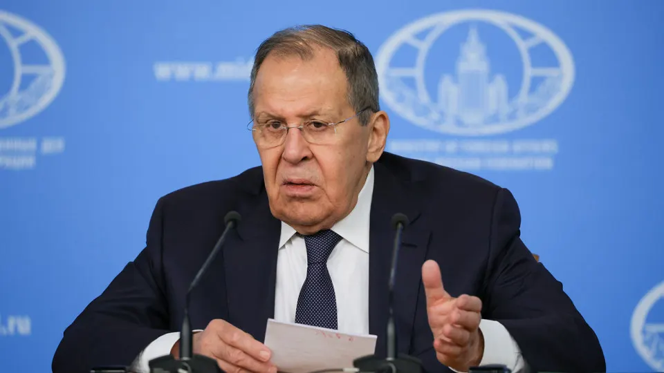 Глава МИД Сергей Лавров заявил, что европейские страны предложили РФ ультиматум с требованиями немедленного прекращения огня, начала переговоров и компенсаций, и предупредил о рисках эскалации и необходимости новой евразийской архитектуры безопасности.