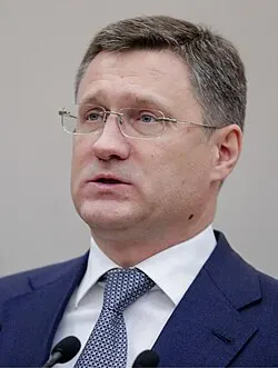 Правительство готовит изменения в законодательстве для увеличения внутренних поставок топлива, рассматривает полный запрет экспорта дизеля; НПЗ работают на полную мощность, ремонты сокращены и перенесены для обеспечения летнего спроса.