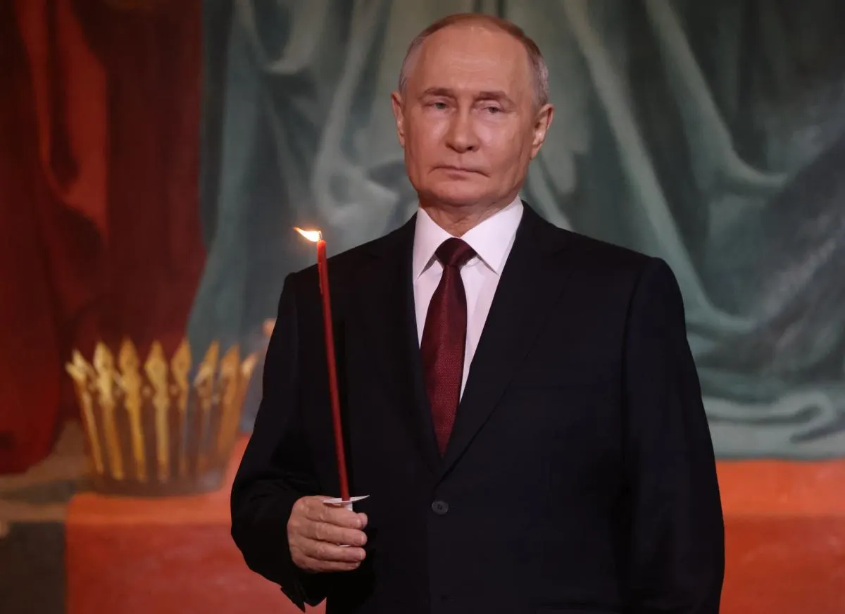 Зарубежные аналитики считают, что российский лидер может удержаться у власти не более трёх лет. Обсуждаются варианты от стремительного устранения до показательного процесса; возможные триггеры — внешние атаки, внутренние беспорядки и потеря поддержки со стороны Китая.