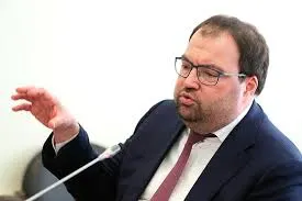 Глава Минцифры на IT‑завтраке ПМЭФ‑2026 заявил, что встраивание механизмов проверки возраста в цифровые платформы — приоритет ближайшего времени. Ведомство изучает зарубежный опыт, в том числе инициативы игровой платформы Roblox.