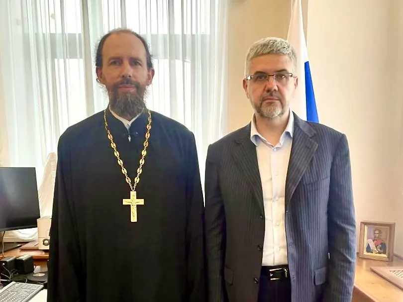 Заместитель министра юстиции заявил, что незарегистрированные семейные отношения представляют риск для безопасности страны. Ведомство ведёт двухлетний мониторинг и готовит изменения в Семейный кодекс.