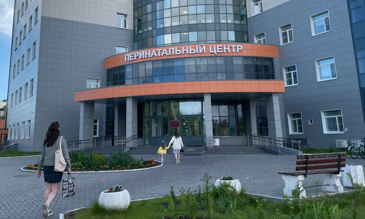 В Республиканском перинатальном центре имени Гуткина сообщили, что партнёрские роды запретят с 11 по 25 июня в связи с ежегодной плановой дезинфекцией акушерского стационара.
