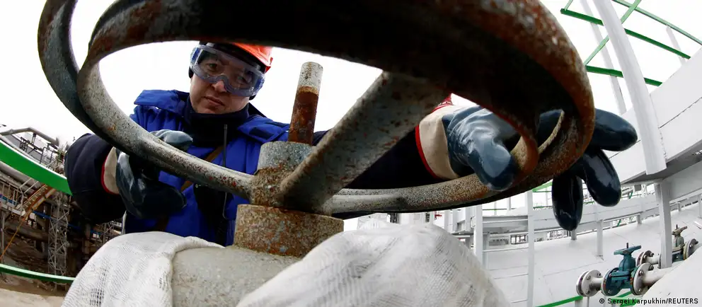 Утром в четверг беспилотники нанесли удары по Уфимскому нефтеперерабатывающему комплексу: сообщают о возгораниях на двух установках и нескольких очагах дыма.