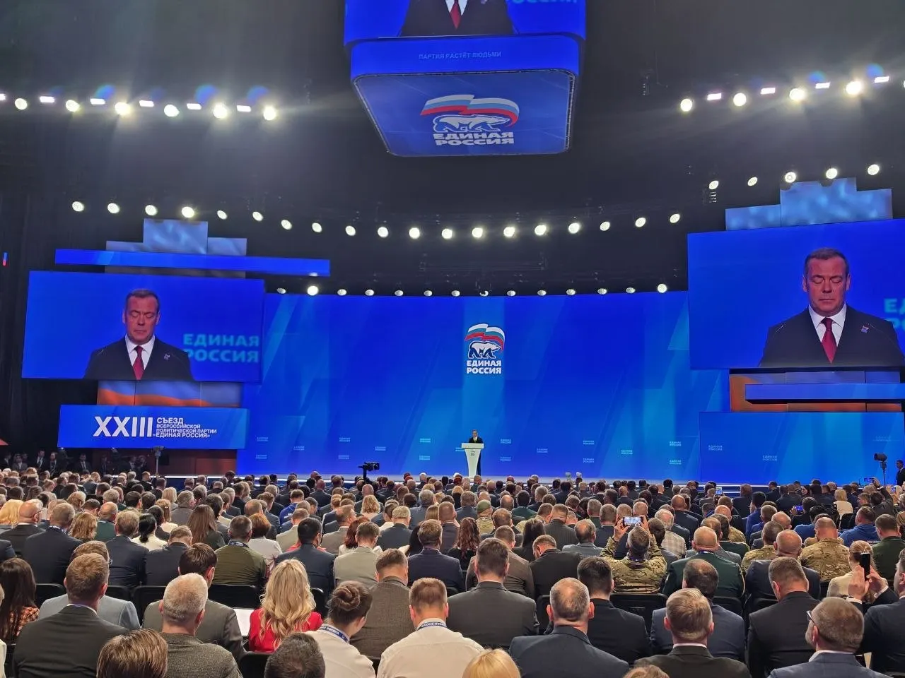 На съезде партии лидер объявил первые пять фамилий общенационального списка: среди них министр иностранных дел, мэр Москвы и уполномоченная по правам ребёнка. Выборы состоятся 20 сентября.