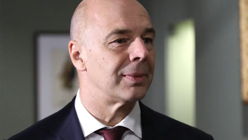 Минфин: отдельного фонда не планируется, затраты на защиту можно включать в себестоимость; одновременно готовится перечень необходимого оборудования на фоне роста атак на НПЗ и сокращения переработки и поставок топлива.