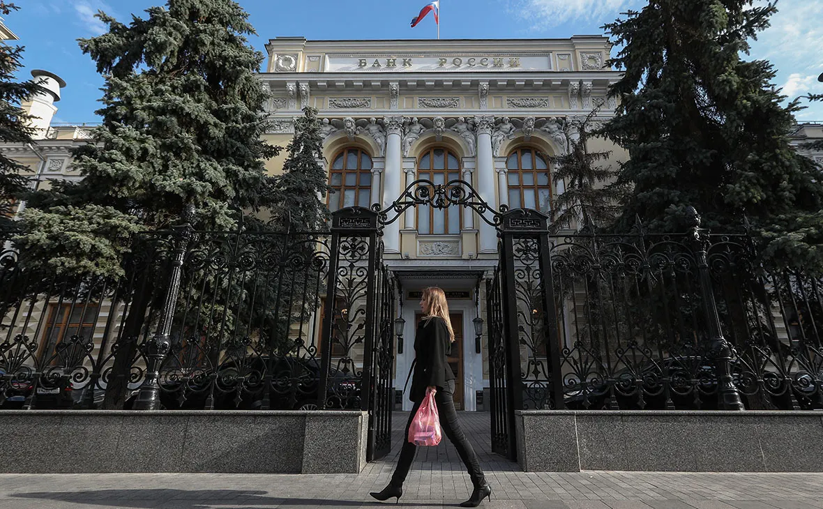 Предварительное судебное заседание прошло 25 июня. Euroclear считает, что московский суд не имел юрисдикции; в мае суд обязал компанию выплатить 18,17 трлн рублей. В депозитарии хранятся около €190 млрд замороженных активов, а доходы с них с 2024 года направляются на помощь Украине.