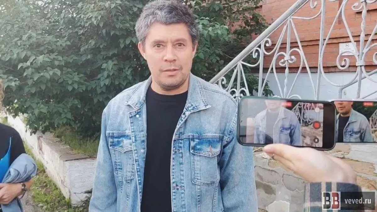 Грэй Болтачев вышел из спецприёмника после задержания и ареста по статье о «мелком хулиганстве». Он связывает преследование с намерением баллотироваться в заксобрание Свердловской области.