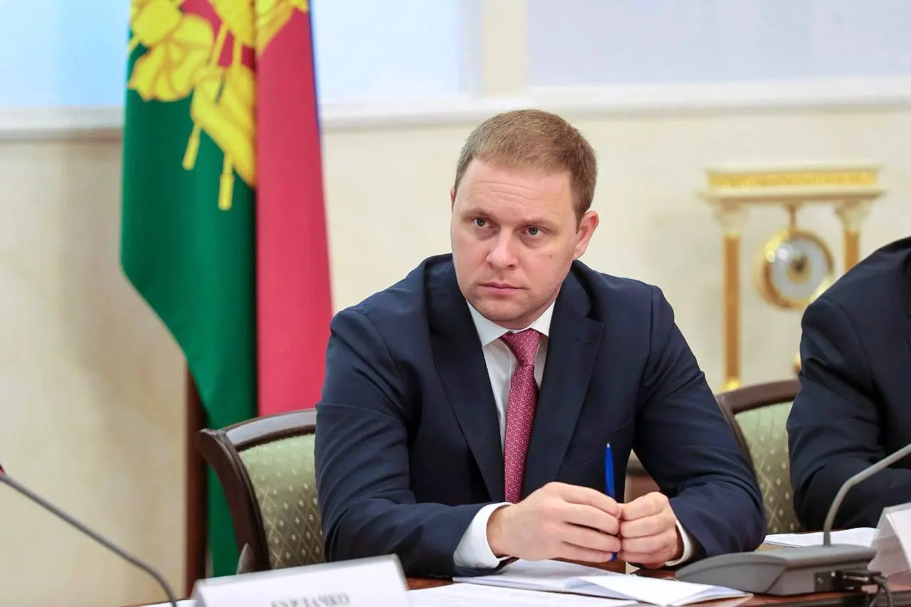 Швец, с более чем десятилетним опытом в органах госуправления Краснодарского края и пятью годами руководства Анапой, возглавил госкорпорацию «Туризм РФ».