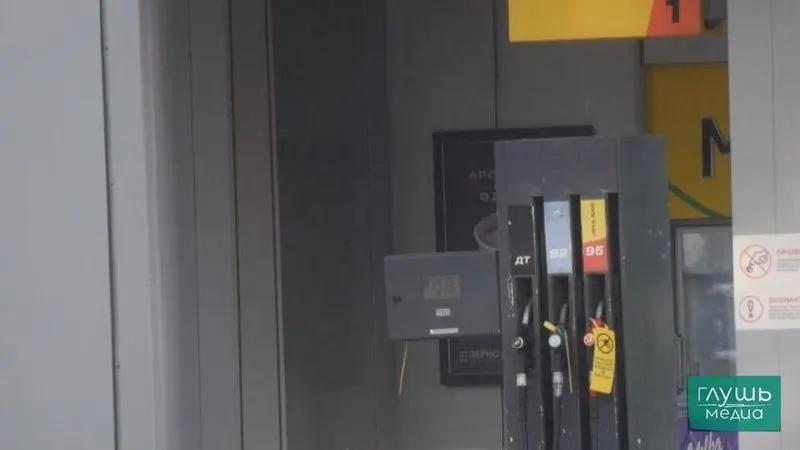 На совещании по ситуации на российском рынке нефтепродуктов обсуждалась возможность допуска к продаже топлива с отклонениями по содержанию серы и другим показателям качества; мера рассматривается как способ стабилизации рынка.