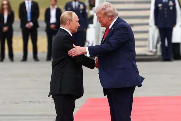 Президент заявил о готовности вернуться к переговорам по проекту мирного договора, обсуждавшемуся в Стамбуле весной 2022 года, который предусматривал отказ от вступления в НАТО и ограничения армии в обмен на гарантии безопасности.