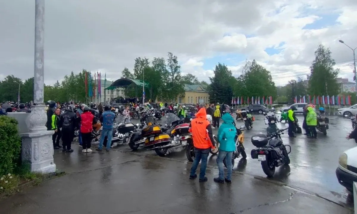 В День России в центре Петрозаводска пройдет мотошоу и митинг‑концерт, участвовать будут свыше 500 мотоциклов. С 11:00 12 июня до 00:00 13 июня изменится схема движения — водителей просят заранее планировать объезд.
