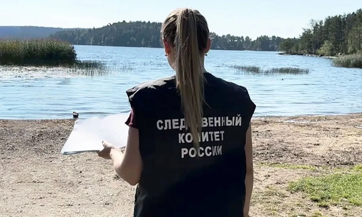 В Сортавале на Ладожском озере обнаружили тела двух мужчин 71 и 72 лет. Следователи осматривают место происшествия и назначили судебные экспертизы для установления причин гибели.