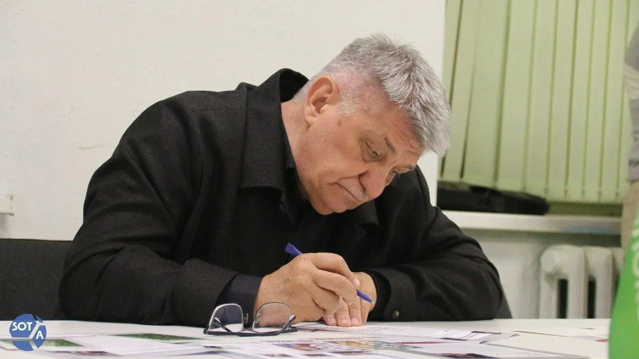В поздравительной телеграмме Кремля президент отметил вклад Сокурова в киноискусство и воспитание молодых талантов. В то же время режиссер в последние годы сталкивается с ограничениями в прокате своих фильмов в России.