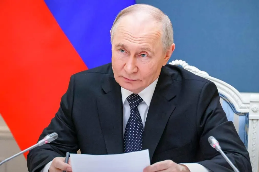 Указ распространяет действие механизма из постановления от 5 марта 2022 года на вклады иностранных лиц из стран, признанных «недружественными». Документ вступил в силу 1 июня 2026 года.