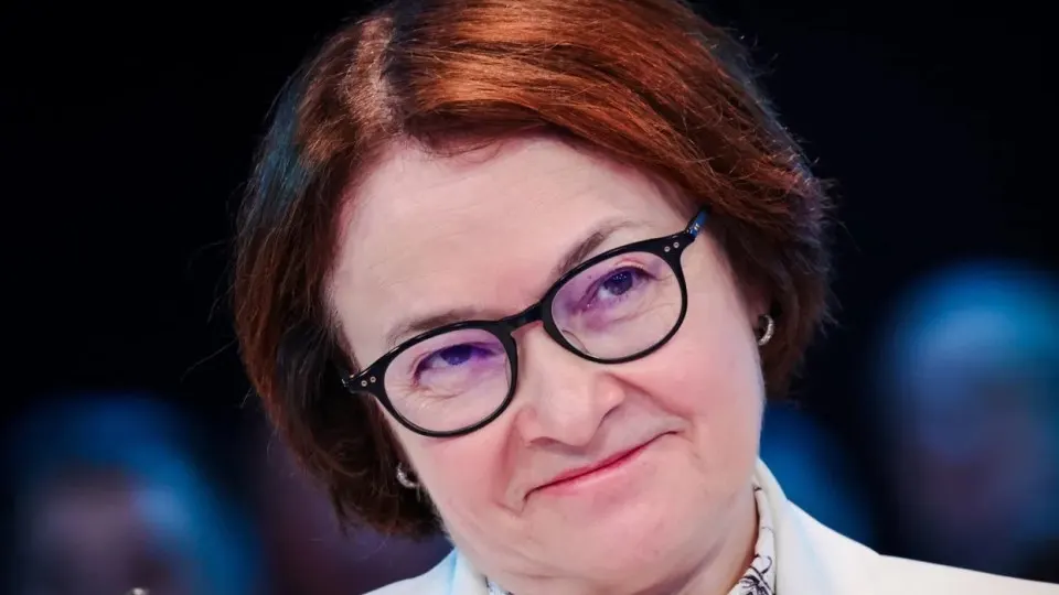 Глава ЦБ пропустила ПМЭФ и ряд ключевых совещаний; на фоне слухов о её отстранении обсуждают возможное смягчение денежно-кредитной политики, новые бюджетные правила и рост военных расходов — с серьёзными последствиями для инфляции и бизнеса.