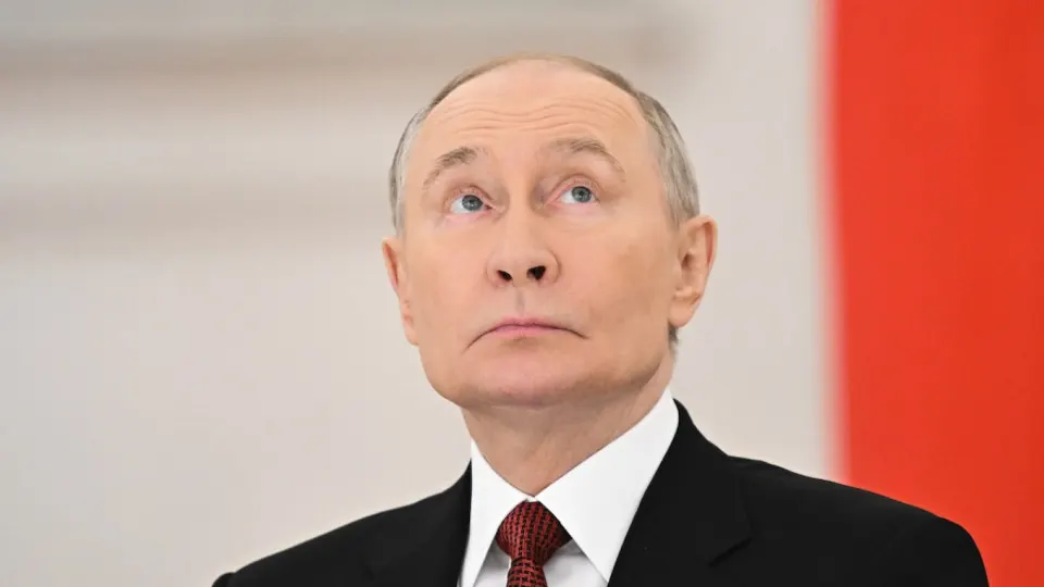 В Кремле и военных кругах рассматривают вариант объявления масштабной мобилизации после первых заседаний новой Госдумы. Одновременно отмечается падение притока контрактников и подготовка ускоренных наборов с октября.